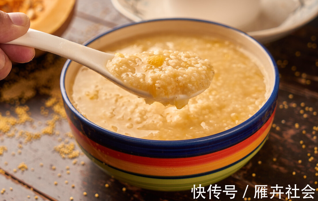 小米粥米油|小米粥怎么熬才好喝技巧全部告诉你,熬的小米粥香浓油润米油多
