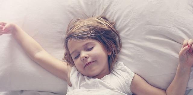 分泌|睡前一小时，不要对孩子做3件事，可能影响他一生