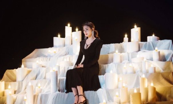 姐姐团综收官，演唱会回到最初成团舞台，爷青回场面太好哭了