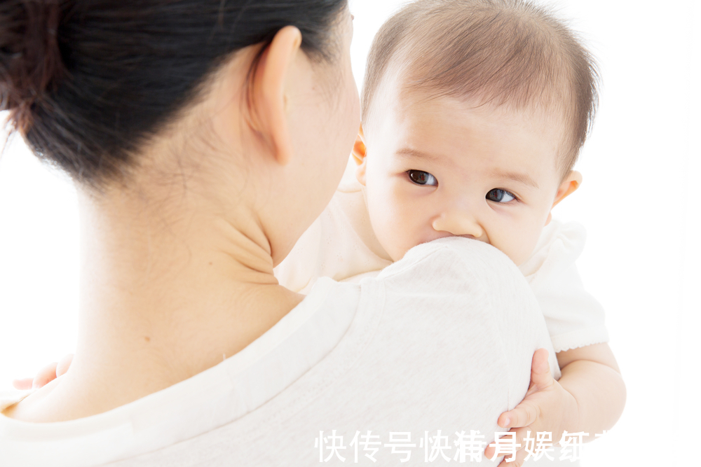 关玲|宝宝握拳头、挥手是为何这五种“暗语”需了解，帮助宝妈读懂娃