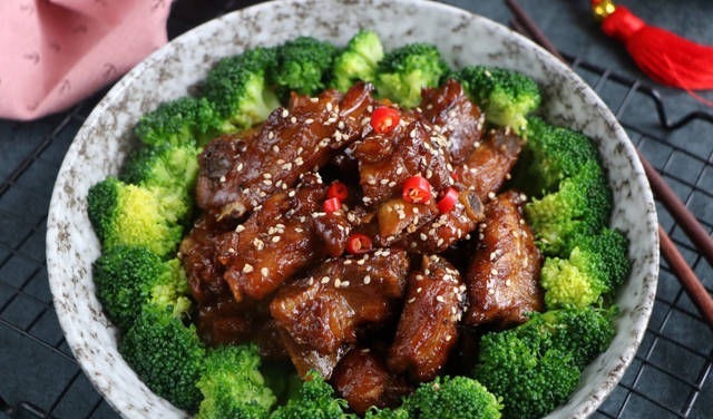 除夕待客，这道硬菜少不了，好吃上档次，上桌几分钟被抢光