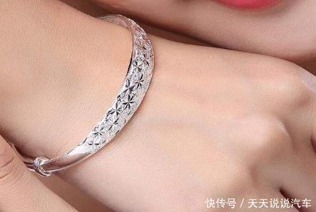 好处|女人再穷也要戴银手镯?究竟什么原因,看完原来有这么多好处