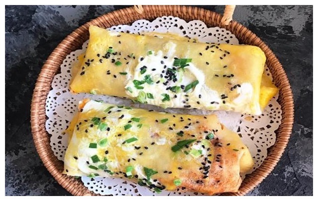 在家也能做的煎饼果子，方法简单好学，比外面小吃摊干净，特香！