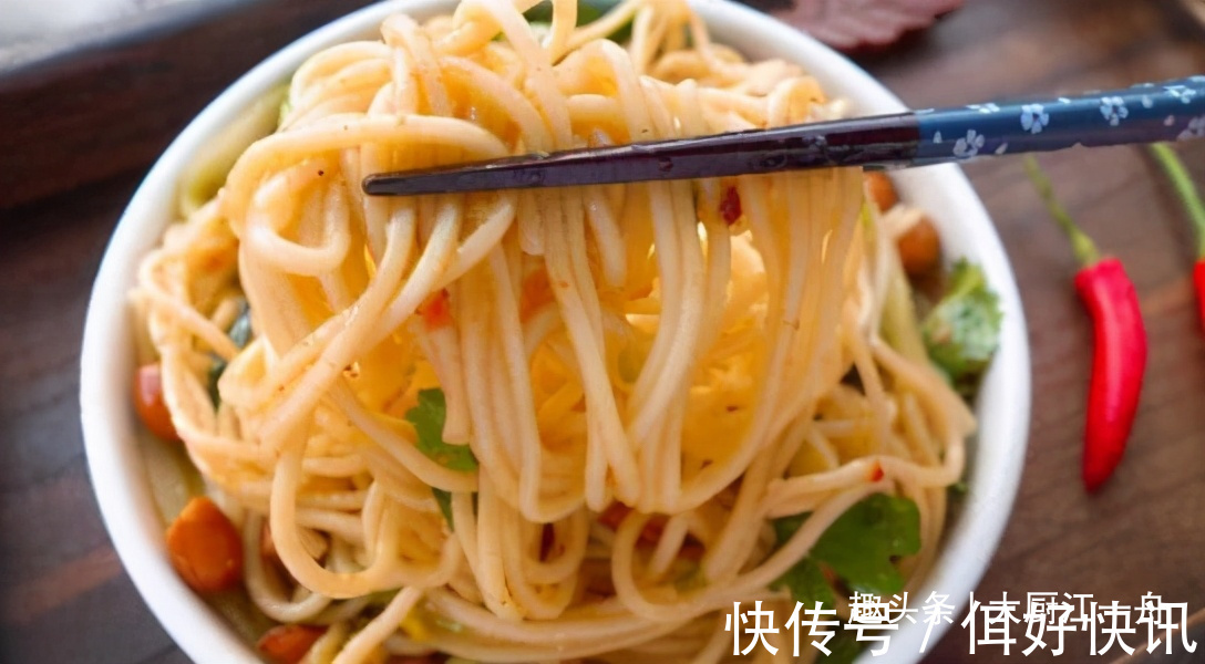 入味|凉面条,怎样做劲道入味好吃,正确的做法终于来了,你不学吗