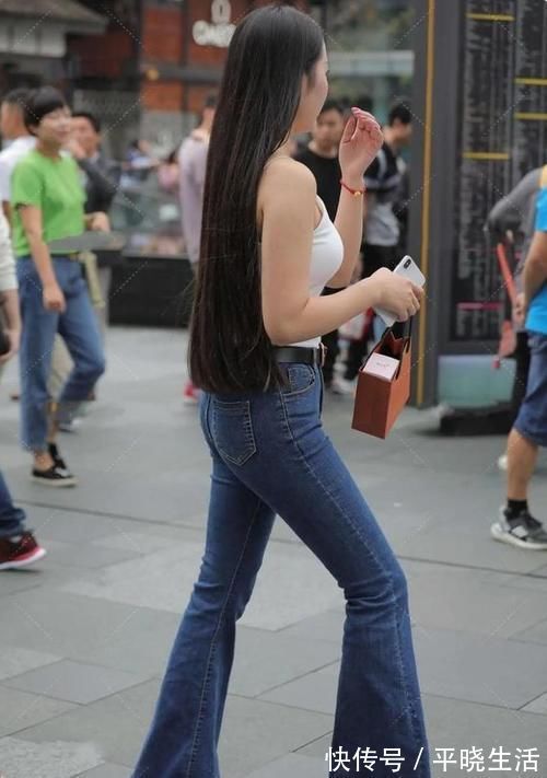 搭配|牛仔裤小小搭配一下，这样穿出来的身材更显瘦，束腰效果很明显