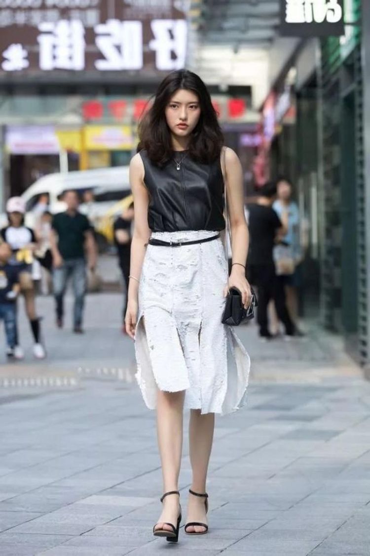 小姐姐|街拍:爱上大叔的小姐姐,长发落肩格外迷人