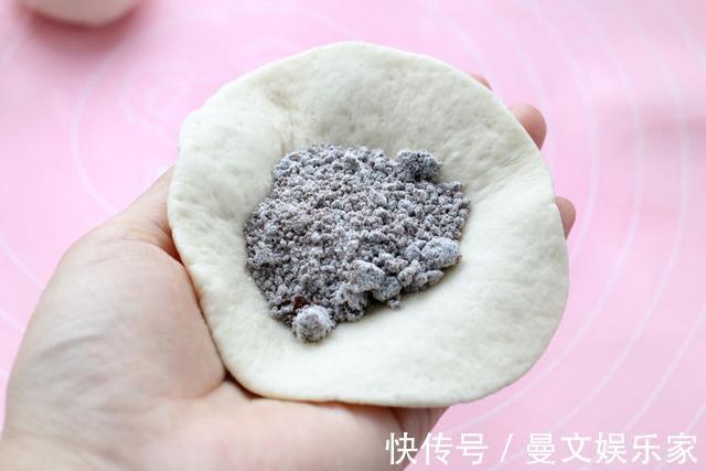 怎样做红糖发面饼最好吃教你一招,保证皮酥馅香,越吃越想吃