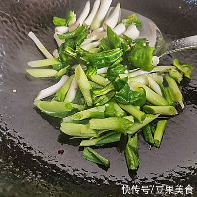 做法|蒜苗炒腊肠最好吃的做法，就在这里了