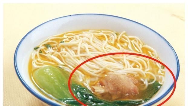 孩子|孩子治病需要25万,宝妈吃一碗面花了25元,丈夫:你好意思吃?