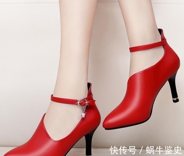 细跟鞋 细跟鞋是女人穿着中优雅的代表,让你尽显十足的女人味儿!