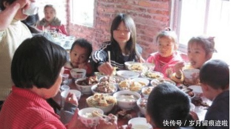 孩子|比起在饭桌上狂吃乱扒的孩子,这种孩子,更会让人觉得没教养