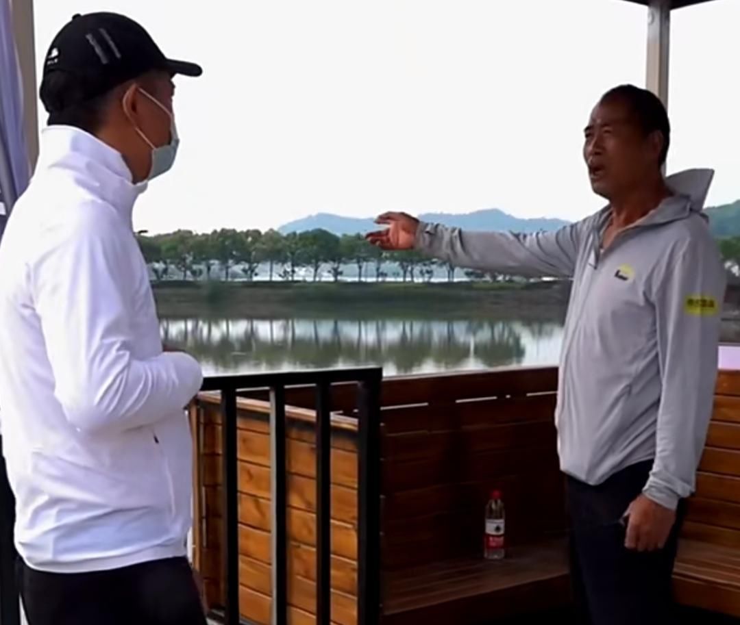 邓大师|邓刚四小时钓获翘嘴百斤,鱼塘主当场撒泼,鱼都不让拿走?