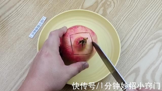 勺子|石榴有一个机关，勺子轻轻一敲，石榴籽自动脱落，1分钟一大盘