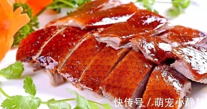 烧鹅,一定要肥的才好吃,不够肥的鹅吃起来不够甘脆