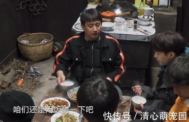 向往5穿幫：桌上的菜一會(huì)兒空盤一會(huì)兒滿，用了霍格沃茨的餐桌嗎