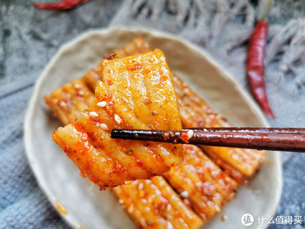 剩米饭别只会蛋炒饭，用来做辣条，香辣劲道，没有添加剂干净卫生