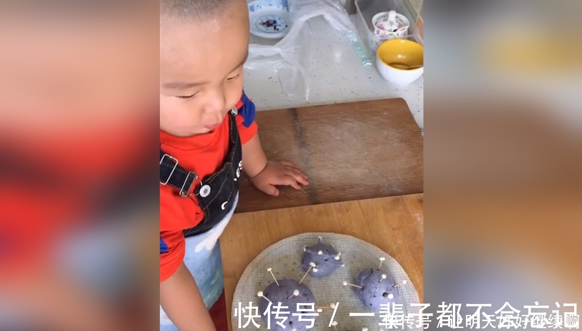 孩子|2岁男孩因蒸馒头“技术高”走红,尿不湿还没脱就学起了麻辣德子