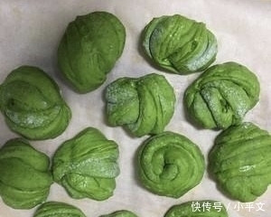 1把菠菜2碗面粉，做家人爱吃的花卷，蓬松香甜，营养又美味