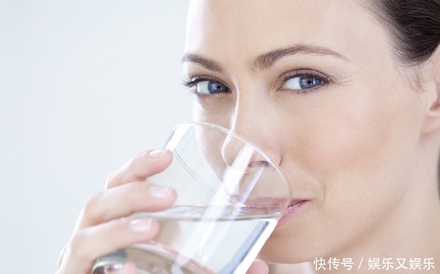 女性40岁之后衰老加速,营养师:多吃3种食物,帮你延缓衰老