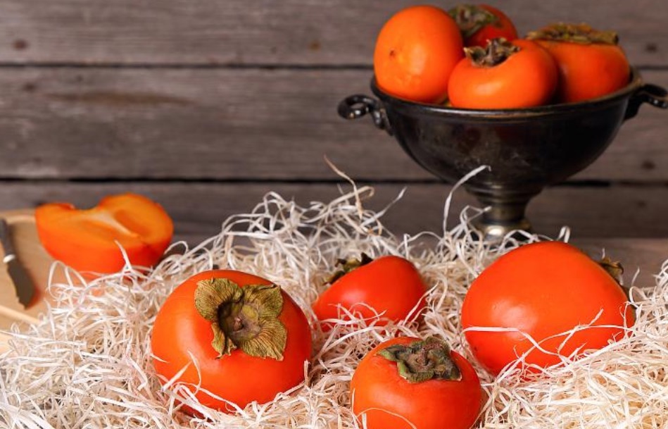 胃结石|秋天多吃柿子身体好，止咳润肺又美容，但3点禁忌应牢记