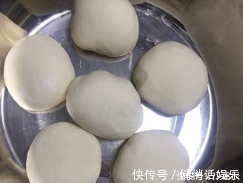 一斤面，一斤水，一碗芝麻，不用烤箱，不揉面，大人小孩都爱吃
