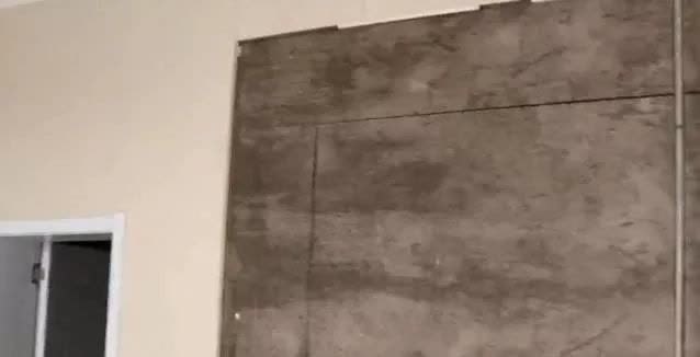 效果图|墙面刷乳胶漆落伍了,如今这种板材,不用胶水直接拼接,环保耐磨