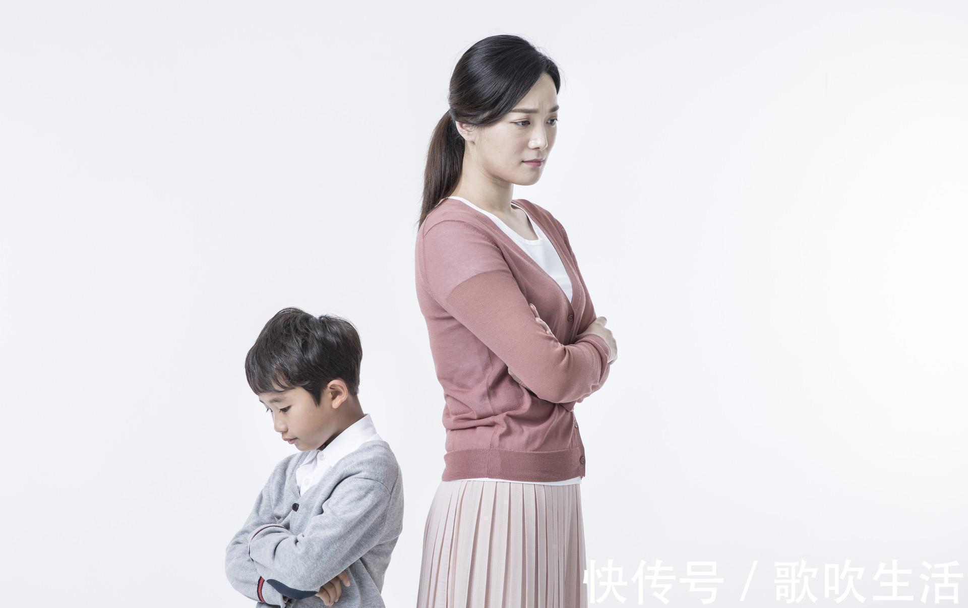 金钱|你再穷,也别总向孩子哭穷,金钱教育不该成为捆绑人生的“诅咒”