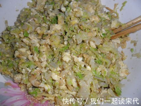 饺子馅如此做，鲜嫩多汁吃一口就上瘾，味道简直太香了