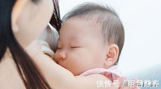 宝妈|新生儿第一口，先吃母乳好，还是先喝水好？可能很多宝妈搞错了！