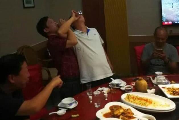 高血压者|56岁男子突发脑溢血,抢救后却偏瘫,医生这东西再好喝也别碰