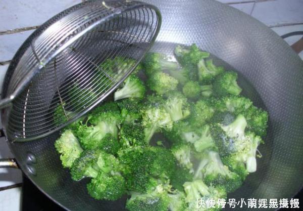 必须要焯水的5种蔬菜,很多人都省略了这步,有的人吃了会肚子疼