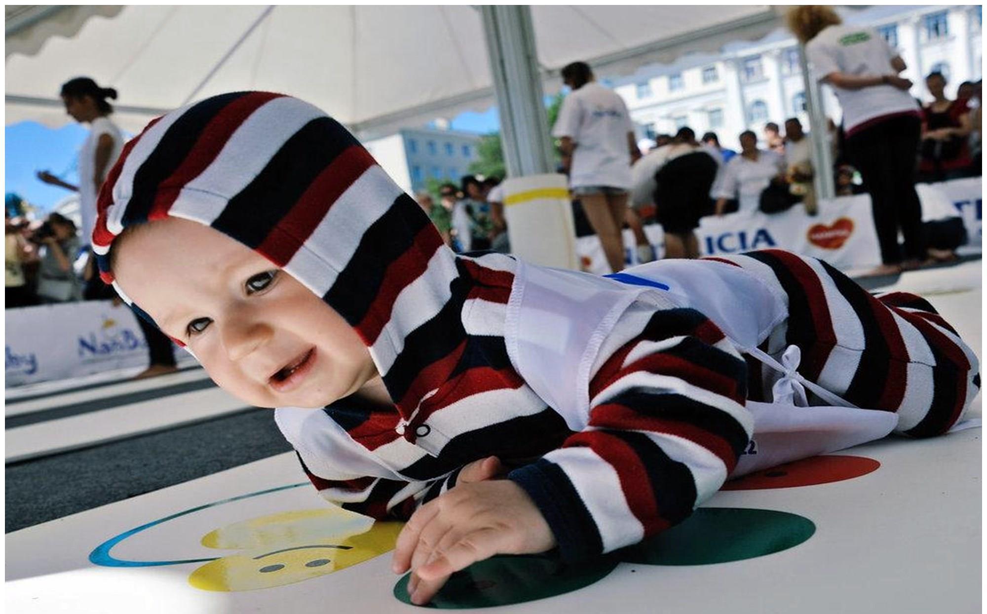 宝宝|进入七月,如果宝宝热到睡不着,家长别急着动手,当心火上浇油