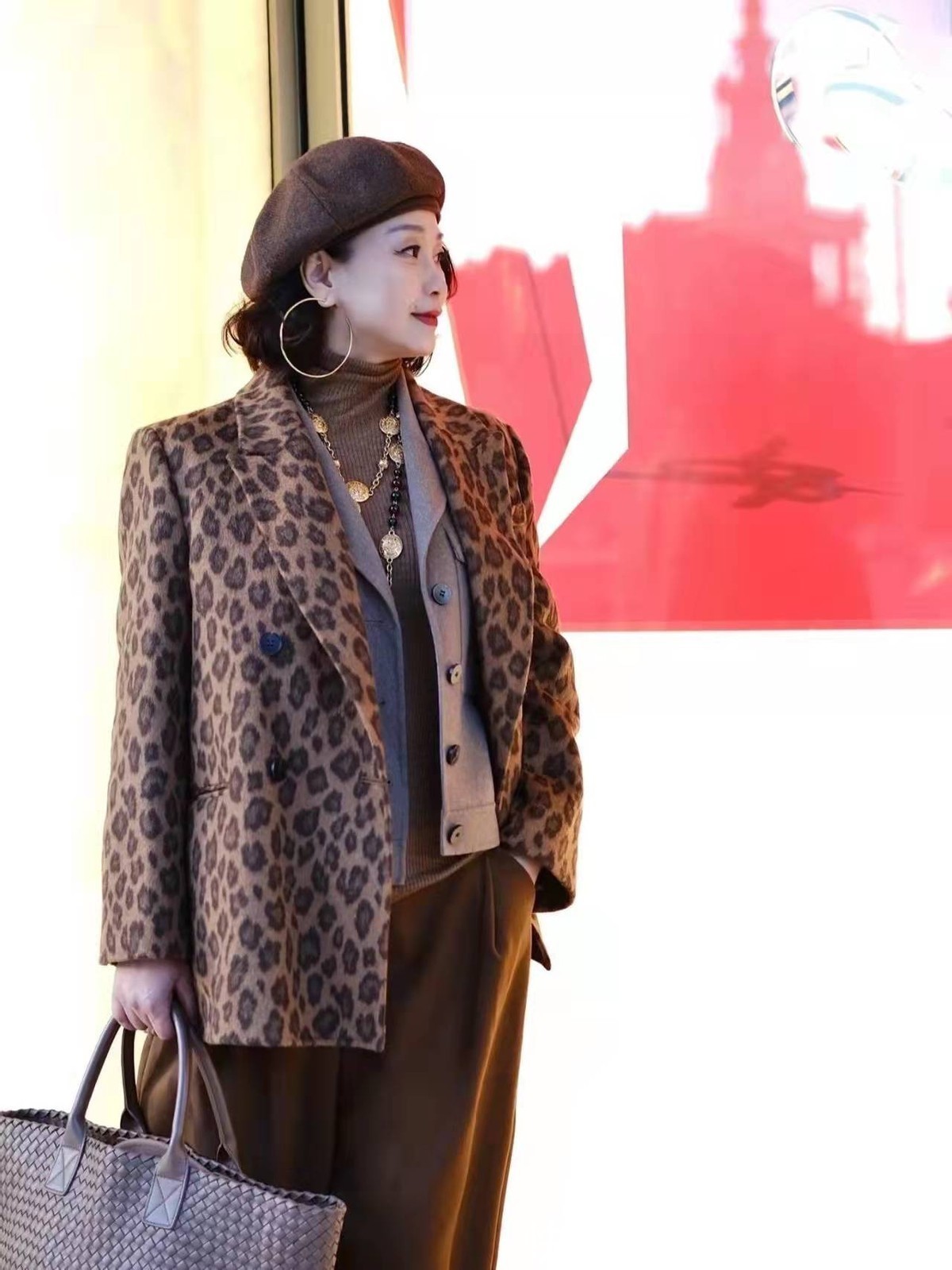 外套|50岁女人也可以很美,大胆尝试时髦穿搭,美不应该被年龄限制