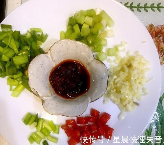 炒凉粉|天热适合吃凉粉，Q弹又爽口，辣辣的太好吃！