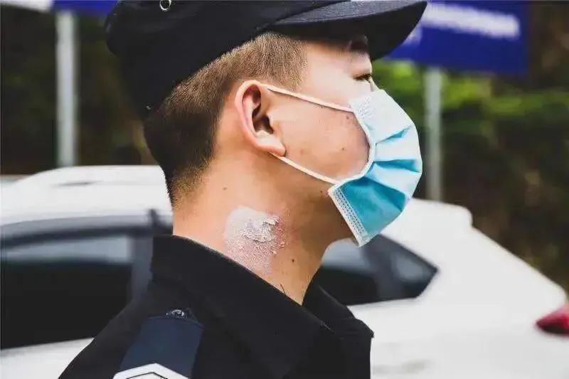 “你眼睛里有只蚂蟥！3厘米长的！”|万象 | 巡逻