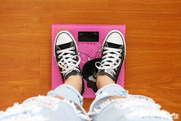 50岁后 女人体重在多少斤是最健康的 看看你到底属于哪种情况 快资讯