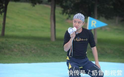王祖蓝|《奔跑吧》中王祖蓝为何总是戴着头巾，其背后原因并不是保持发型