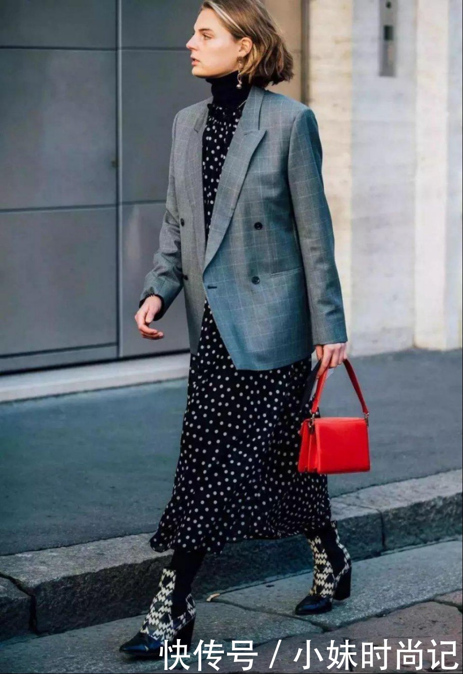 会穿裙子的女人精致又时髦，早春用这三款外套来搭配，温柔有气质