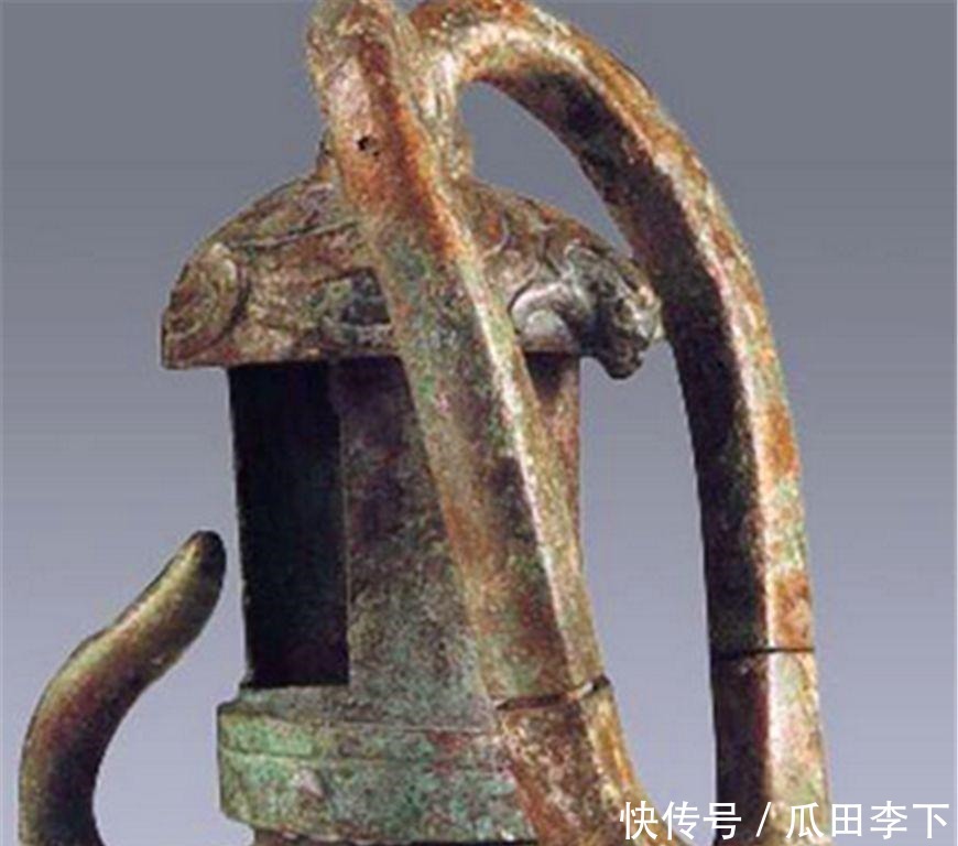 学校|小学扩建时挖到6岁儿童墓, 专家闻讯火速前来, 抱着笑的合不拢嘴!