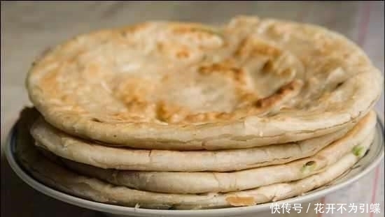 公交车|女子公交车上霸气吃大烙饼, 用高脚杯泡面, 乘客都懵了!