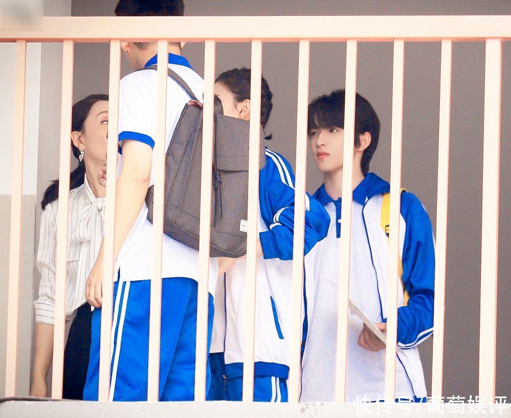 路透|《萌探》最新路透，以為宋亞軒夠養眼，卻被穿校服的劉耀文帥迷糊