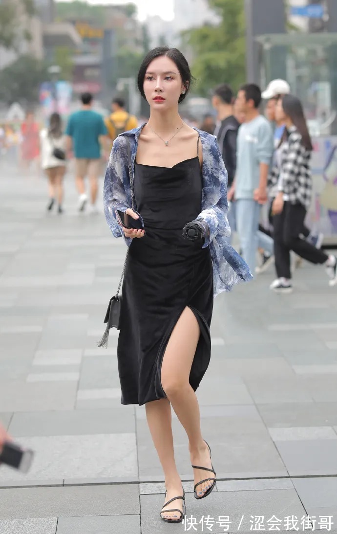 美女|街拍:长得真好看,美腿的苗条性感美女