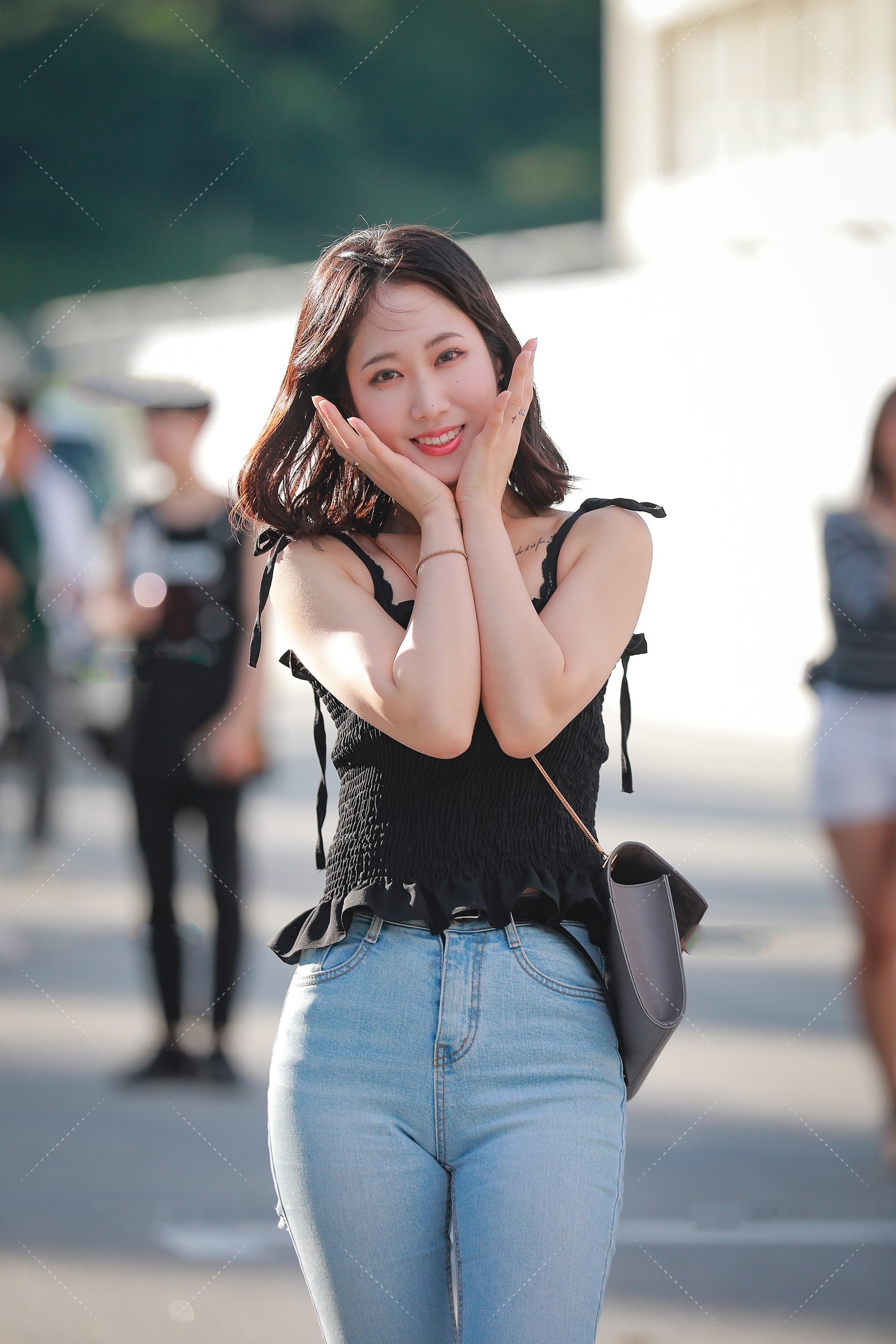 上衣|黑色上衣搭配蓝色裤子, 经典穿搭, 青春靓丽