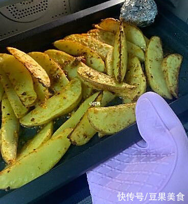 蒜蓉酱|这道蒜泥酱烤薯角连续吃了3碗，全家人都一致好评