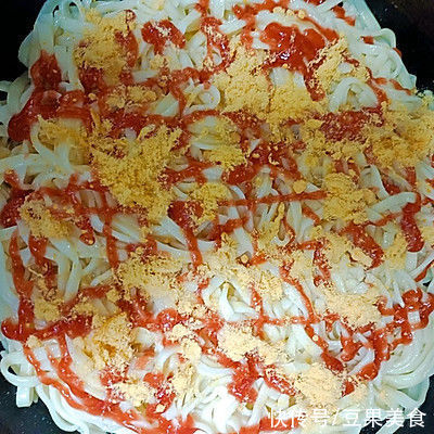 这道面条变身记-面条变披萨简单快手,超下饭