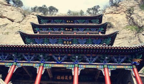 名字就|国内最神奇的悬空古建筑仅用9根铁链保持平衡,有人进入就会晃