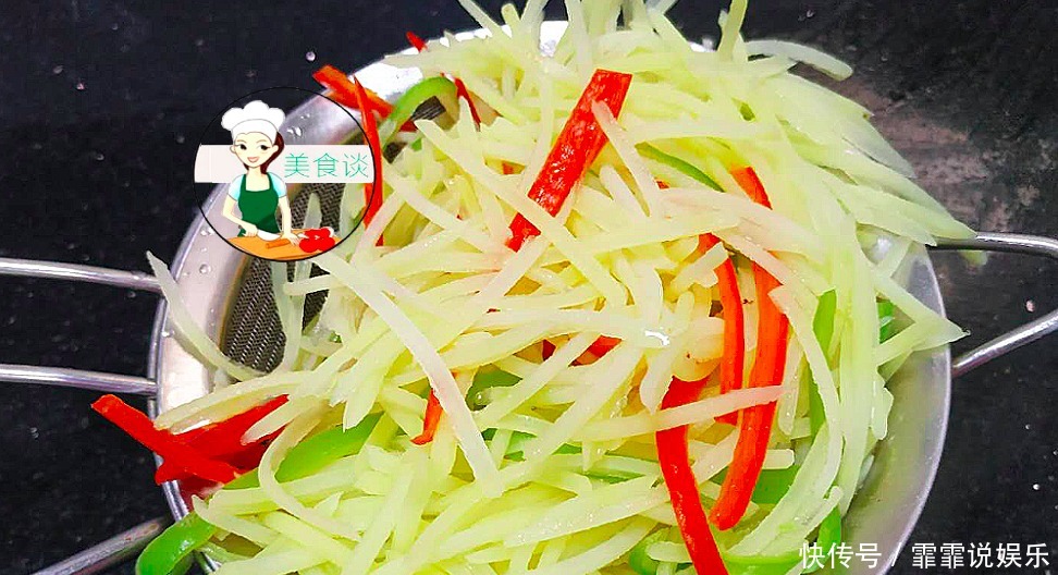 凉拌土豆丝,第一步先焯水就错了,大厨教您一招,土豆丝爽脆不黑