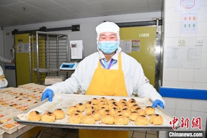 陆建国|除夕夜，飞机上的“年夜饭”谁在做？