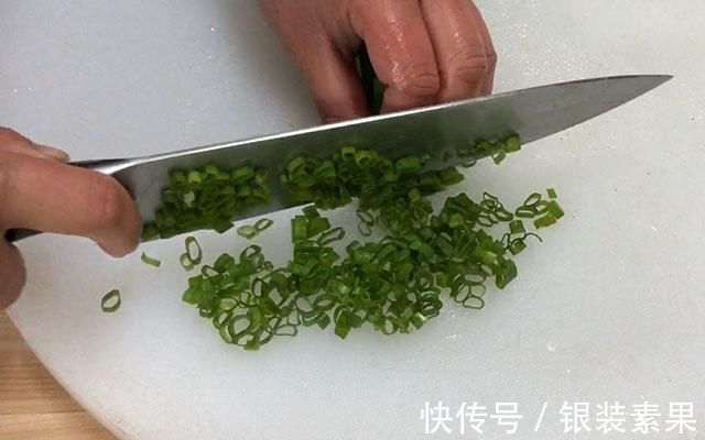 包子|最近玉米面加鸡蛋火了,教你新吃法,蓬松柔软,比馒头包子都好吃