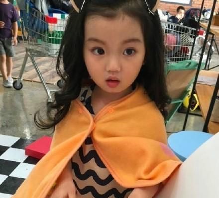 神犬小七|还记得4岁走红的阿拉蕾吗?现在被父母过度消费后,9岁长成这样